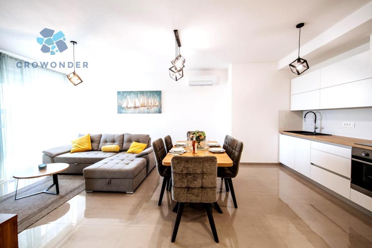 Crowonder Sun Dance Apartments With Heated Swimming Pool Seaview And Garden Sveti Filip i Jakov Exterior photo