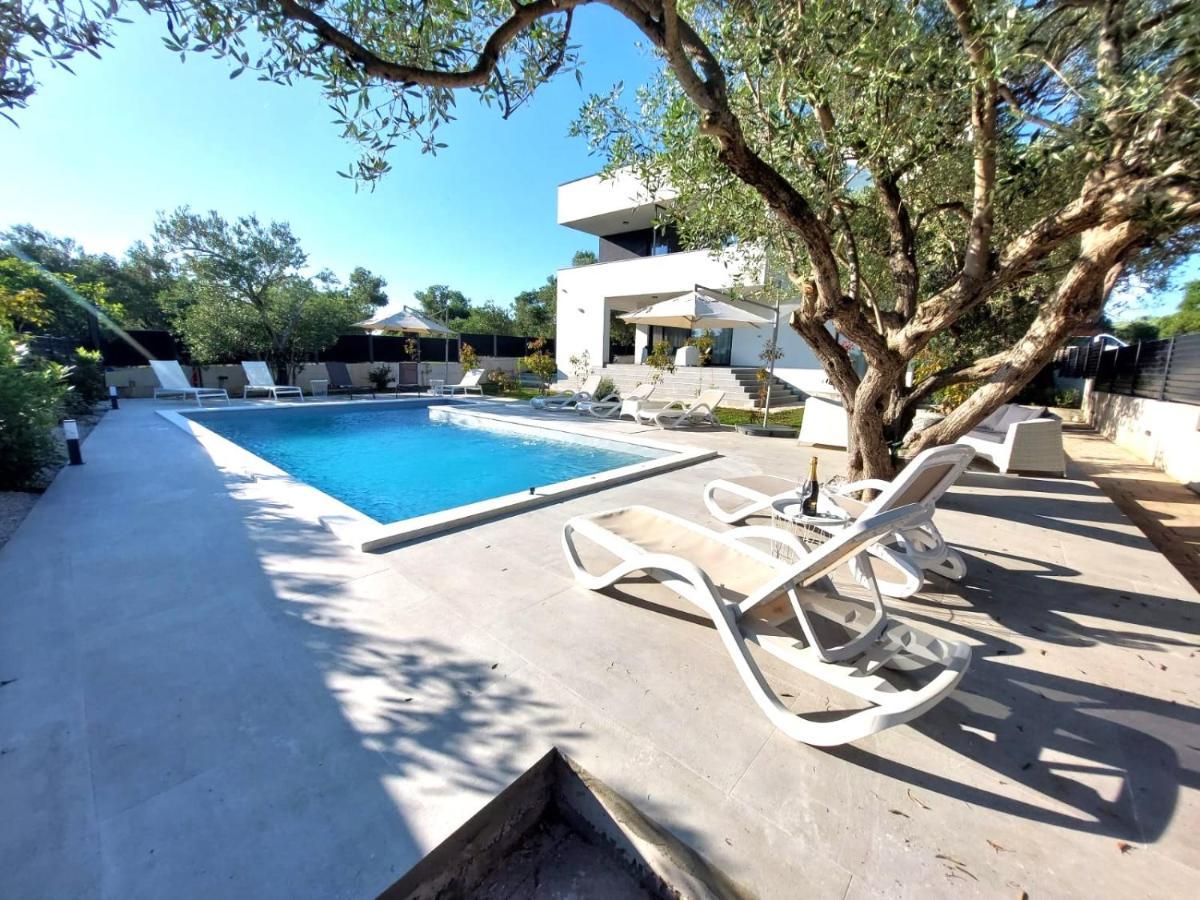 Crowonder Sun Dance Apartments With Heated Swimming Pool Seaview And Garden Sveti Filip i Jakov Exterior photo