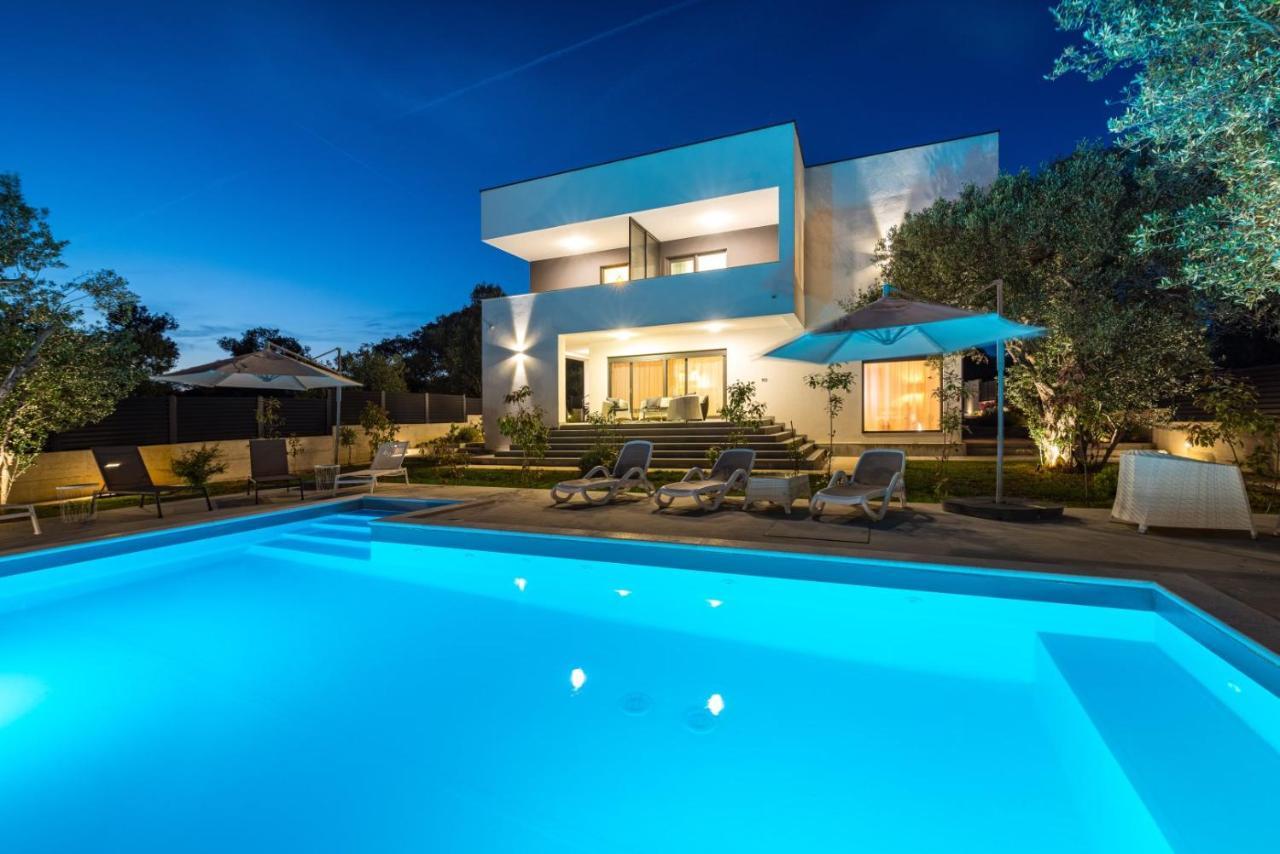 Crowonder Sun Dance Apartments With Heated Swimming Pool Seaview And Garden Sveti Filip i Jakov Exterior photo