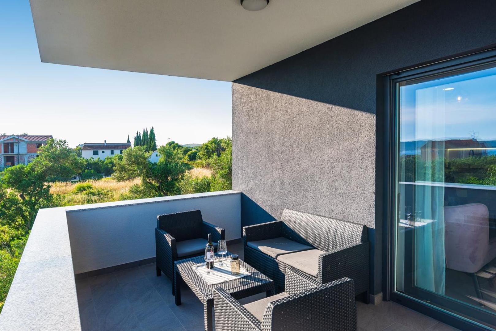 Crowonder Sun Dance Apartments With Heated Swimming Pool Seaview And Garden Sveti Filip i Jakov Exterior photo