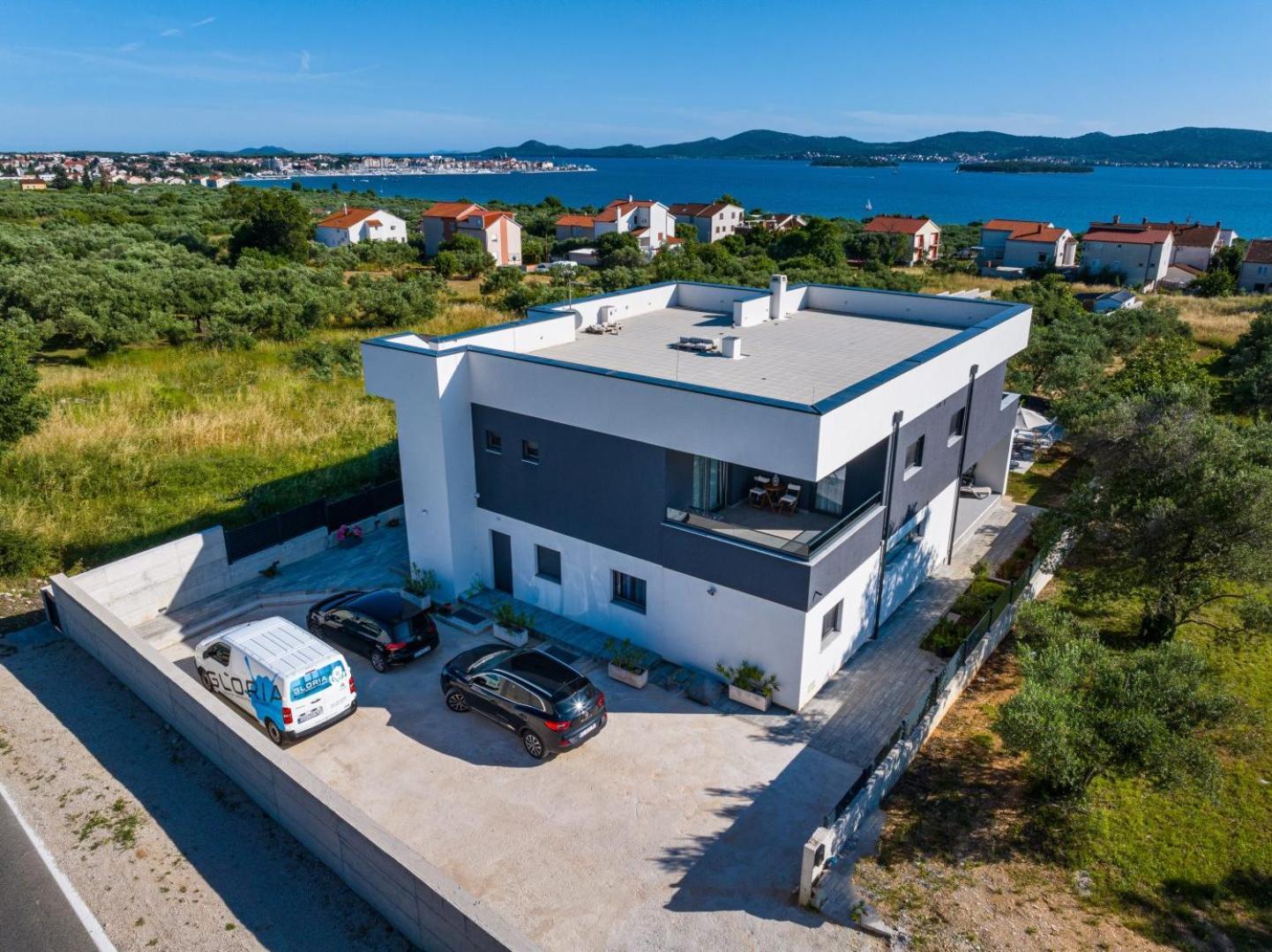 Crowonder Sun Dance Apartments With Heated Swimming Pool Seaview And Garden Sveti Filip i Jakov Exterior photo