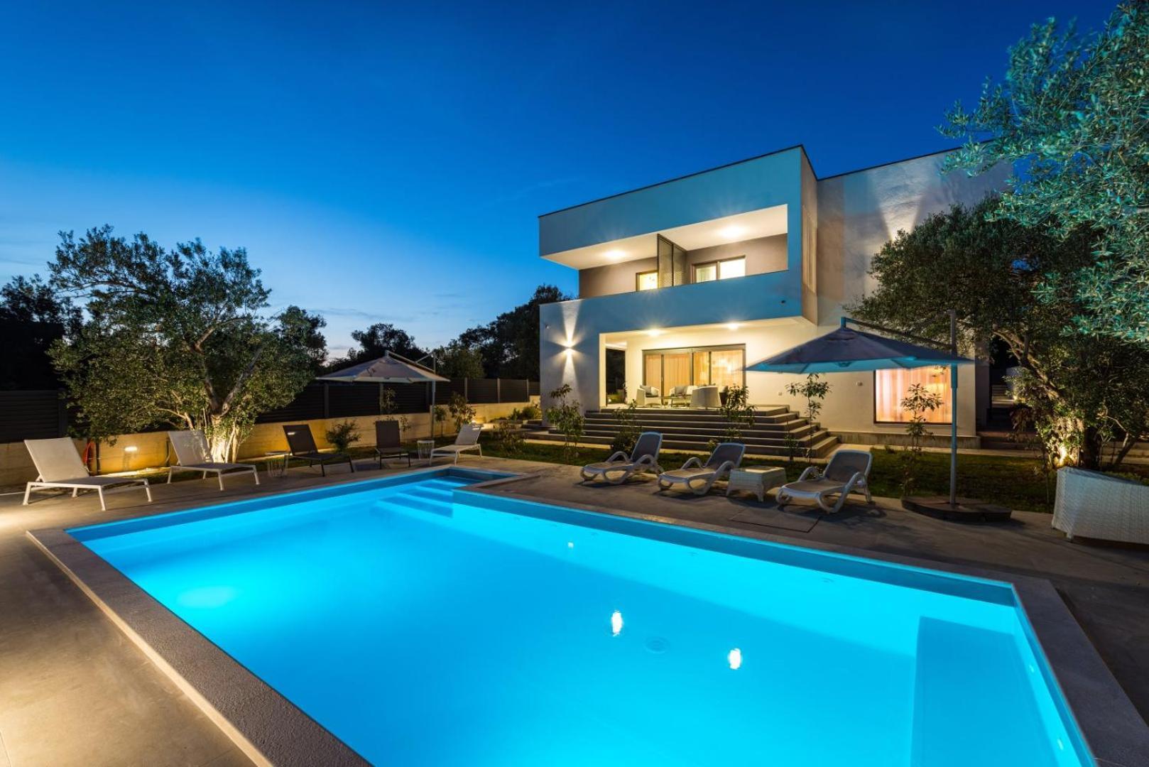 Crowonder Sun Dance Apartments With Heated Swimming Pool Seaview And Garden Sveti Filip i Jakov Exterior photo
