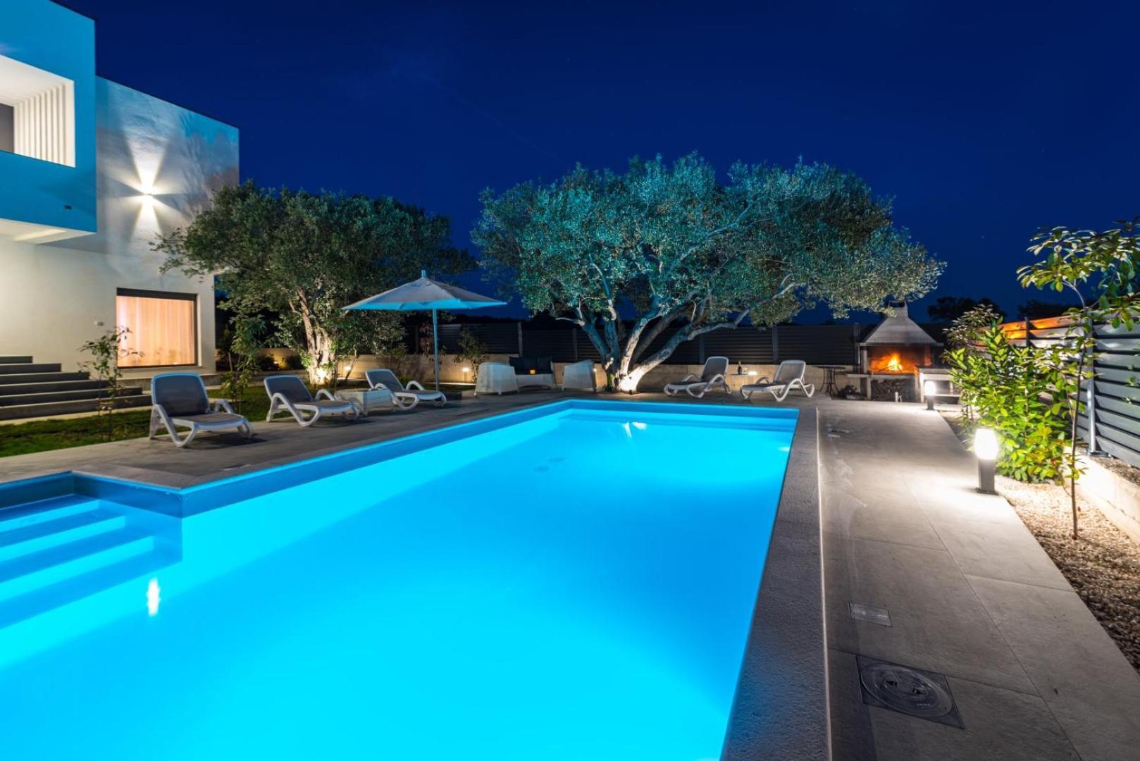 Crowonder Sun Dance Apartments With Heated Swimming Pool Seaview And Garden Sveti Filip i Jakov Exterior photo