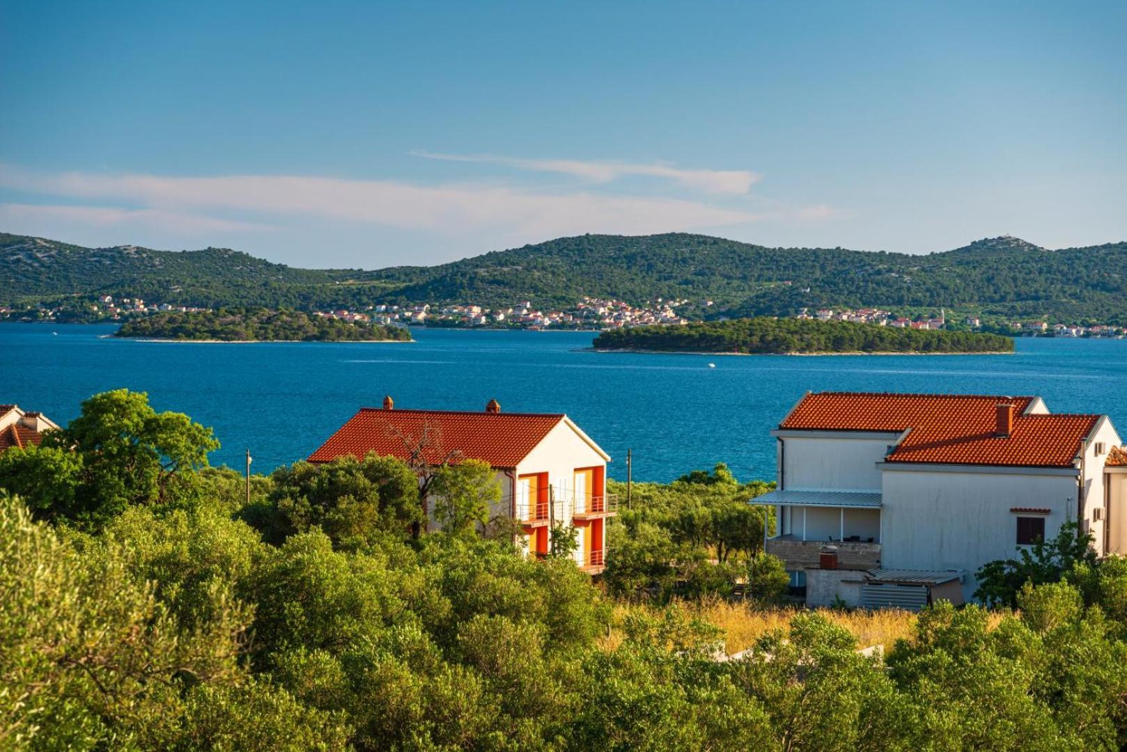 Crowonder Sun Dance Apartments With Heated Swimming Pool Seaview And Garden Sveti Filip i Jakov Exterior photo