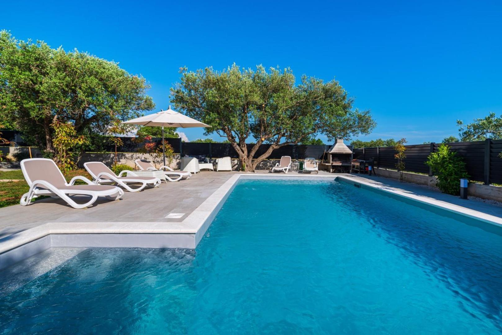 Crowonder Sun Dance Apartments With Heated Swimming Pool Seaview And Garden Sveti Filip i Jakov Exterior photo